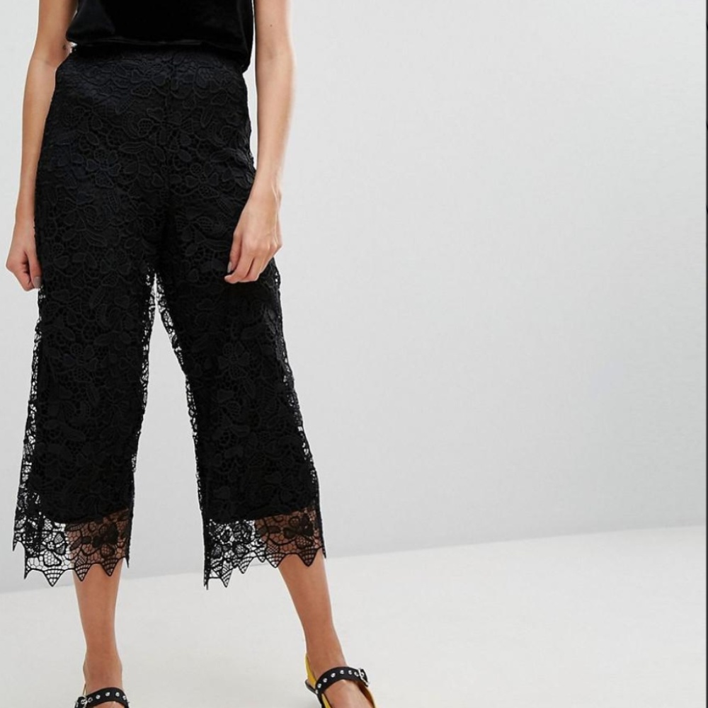 Stradivarius All Over Lace Culotte